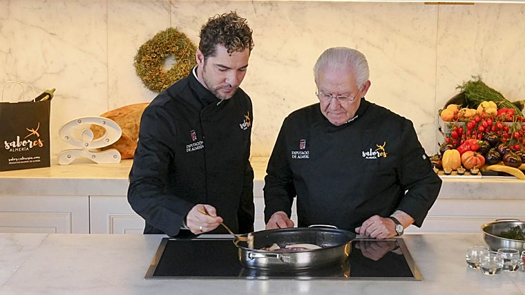 David-Bisbal cocinando con productos de Sabores Almería