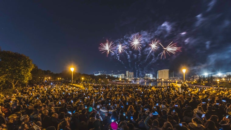 Fuegos artificiales para celebrar el Año Nuevo Chino