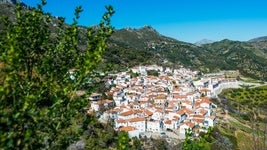 Los mejores destinos de Andalucía para viajar sin cruzarte con nadie: propuestas especiales para viajeros solitarios