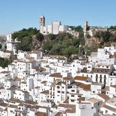 Vista general del pueblo más bonito de España, Casares en Málaga