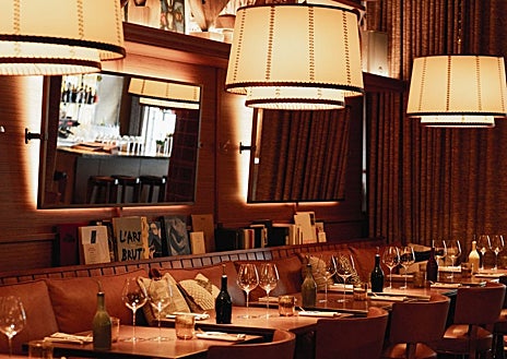 Imagen secundaria 1 - La pastelería y cafetería, arriba; abajo, el restaurante del Brach, en Madrid