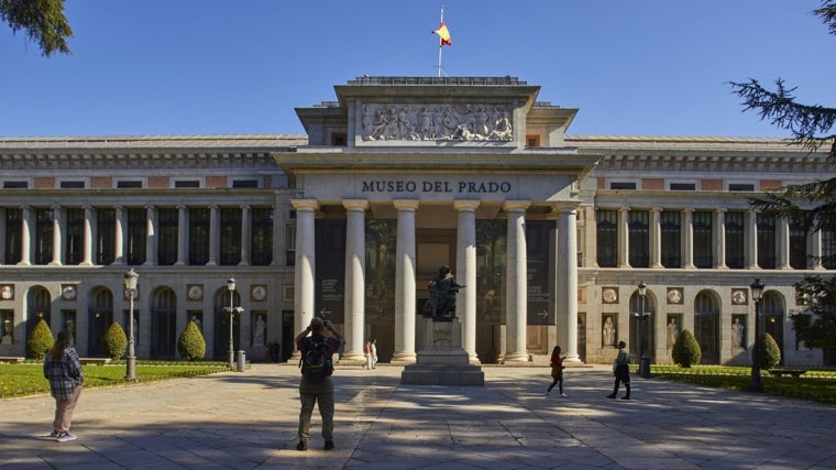 Fachada Oeste y puerta de Velázquez del Museo del Prado