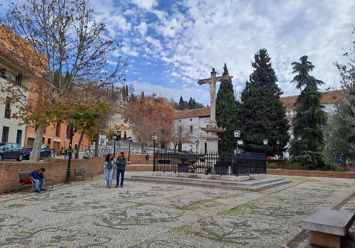 El Cristo de los Favores preside el Campo del Príncipe desde el siglo XVII