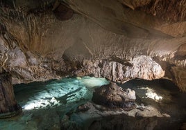 Interior de la Cova de S'Aigua de Menorca