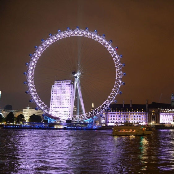 Imagen de archivo del London Eye, especialmente iluminado durante la ceremonia de inauguración de los Juegos Olímpicos de Londres 2012