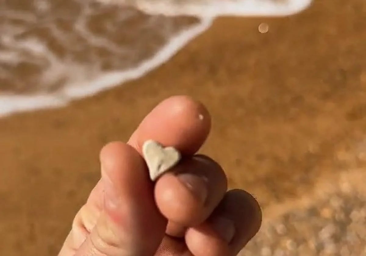 Imagen de la piedra de La Caleta con forma de corazón