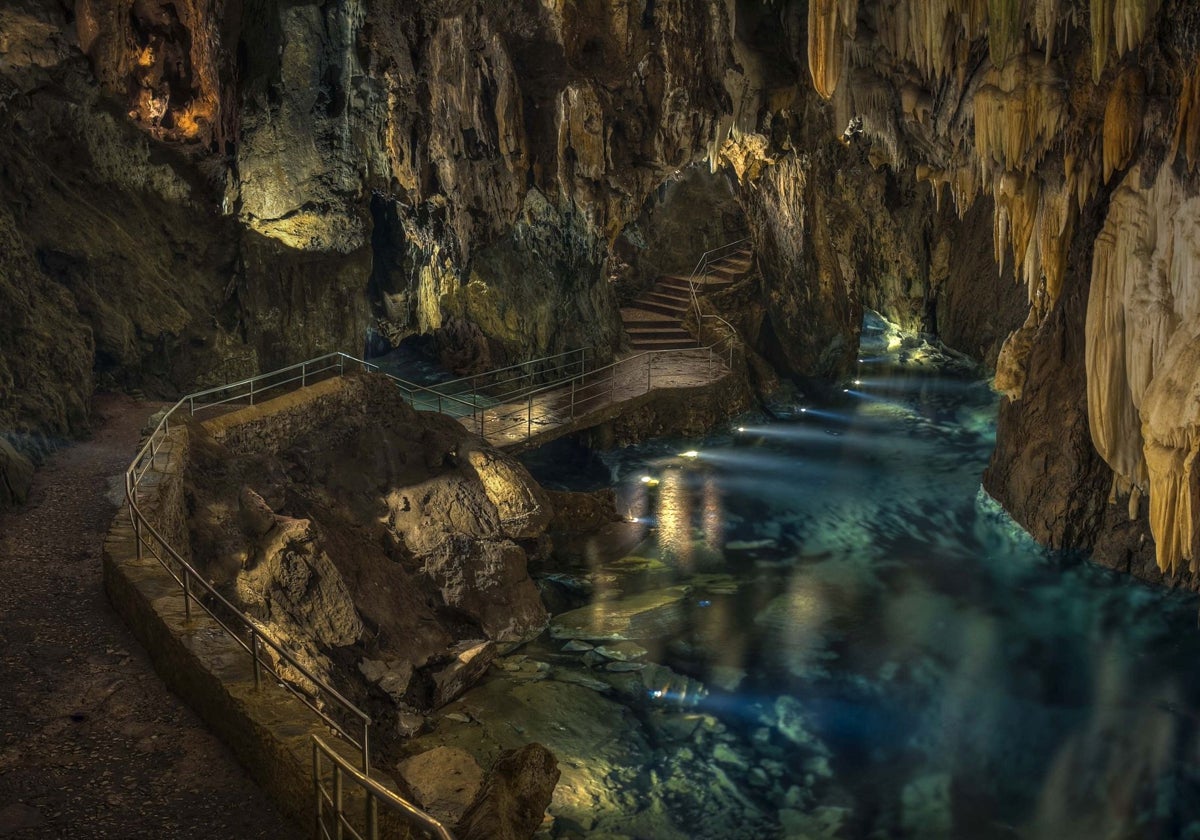 El Lago Esmeralda de la Gruta de las Maravillas