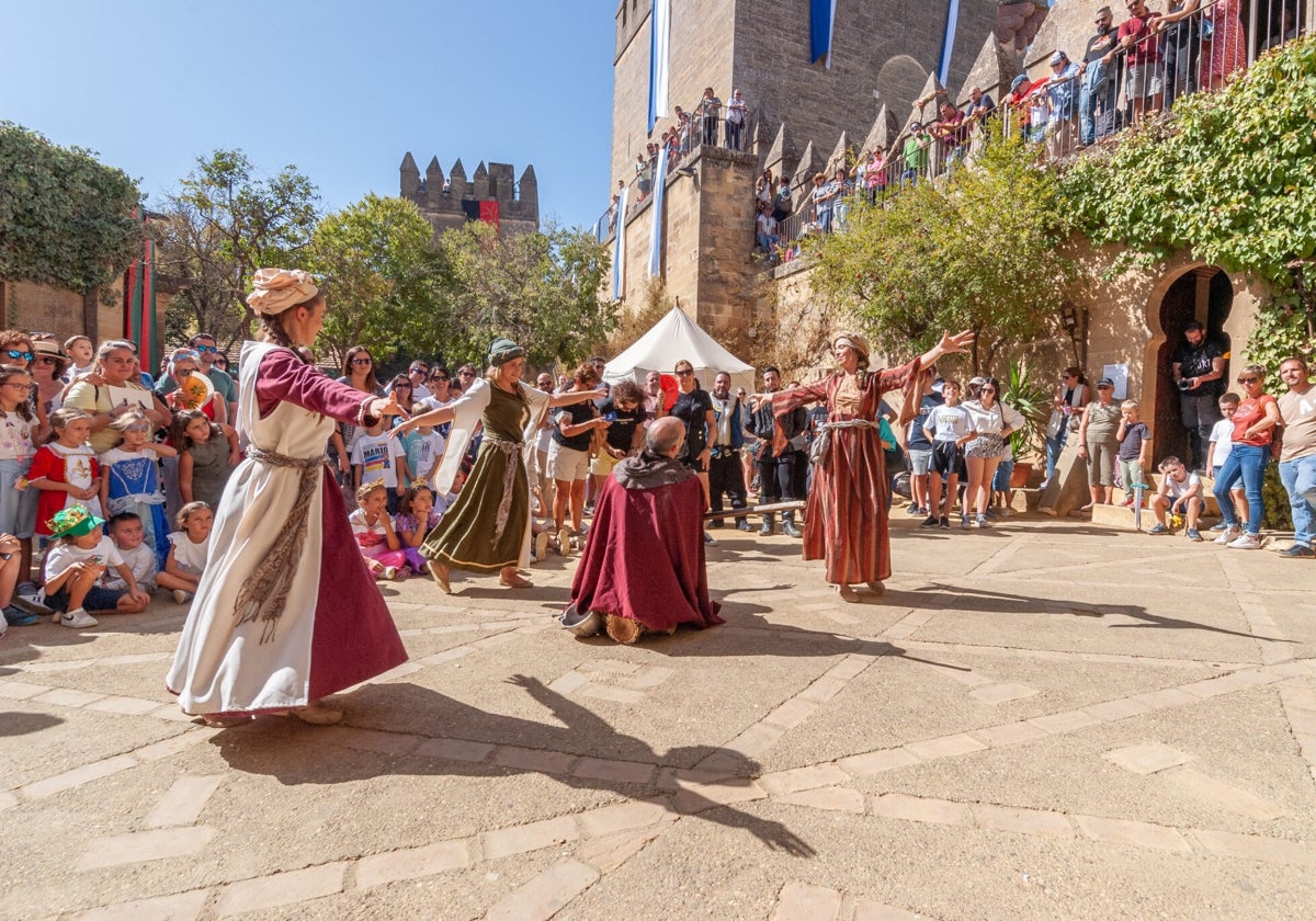 Durante todo un fin de semana el Castillo de Almodóvar del Río vuelve directamente al siglo XIV
