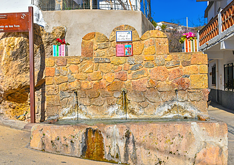 Imagen secundaria 1 - El mágico &#039;Pueblo libro&#039; que se esconde en este rincón granadino