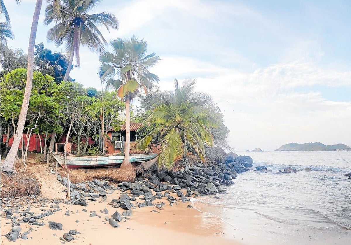Playa salvaje en el entorno del Hotel Azul Ixtapa Grand