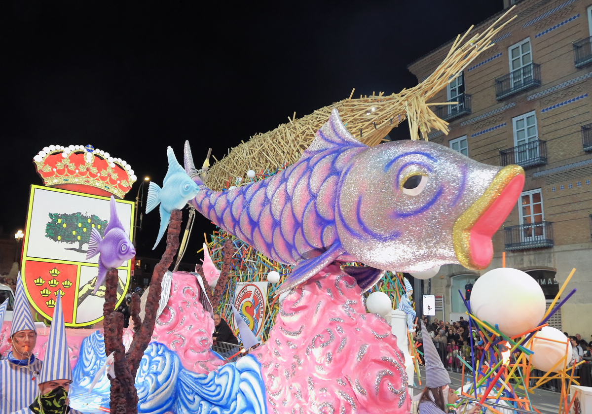 Carroza del gran desfile del Entierro de la Sardina de Murcia