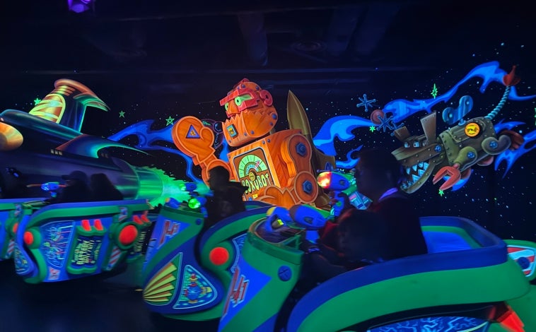 Hauptbild – Buzz Lightyear Laser Blast-Attraktion, Parade und Abendshow