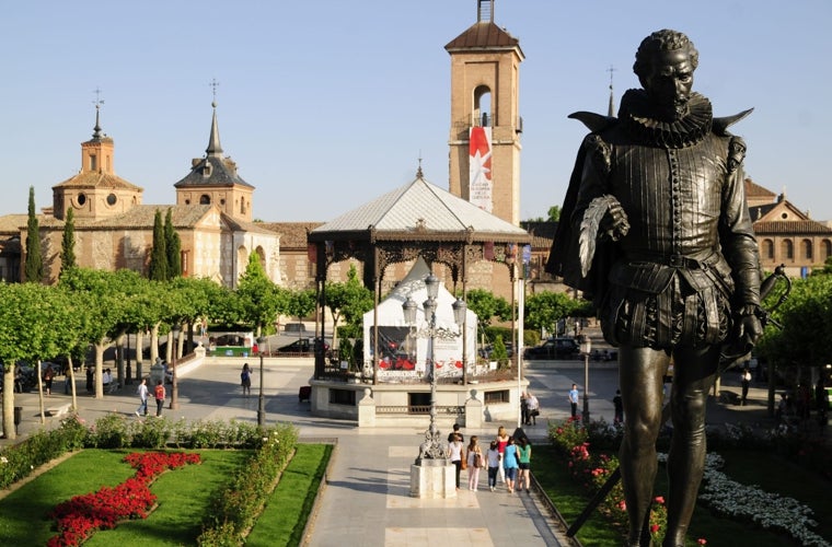 Monumento a Miguel de Cervantes en Alcalá de Henares