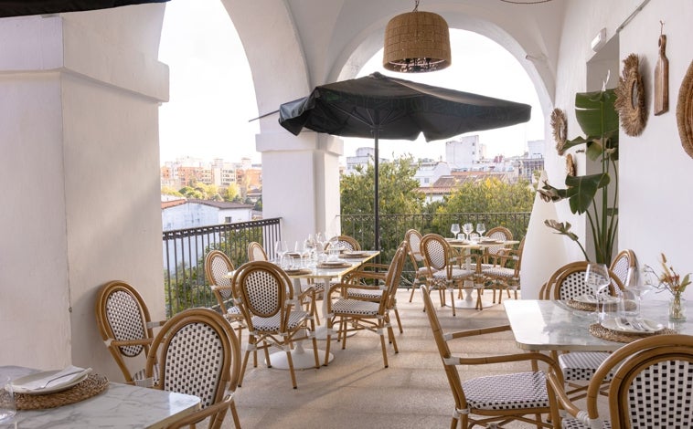 Imagen principal - Los desayunos y el servicio de habitaciones de Casa Pizarro los organiza el restaurante PandeHuerta.