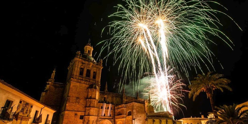 Coria, la ciudad del mantel de la Última Cena, se rinde a los sabores del aceite y la miel