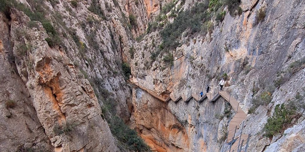 La Pasarela de Relleu, así es la versión alicantina del 'caminito del rey'