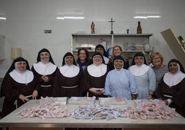 Monjas del Convento de Santa Clara de Jesús que elaboran los típicos dulces navideños en Estepa