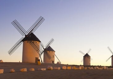 Vuelve el Tren de los Molinos: descubre los molinos de viento de Campo de Criptana, la Tierra de Gigantes