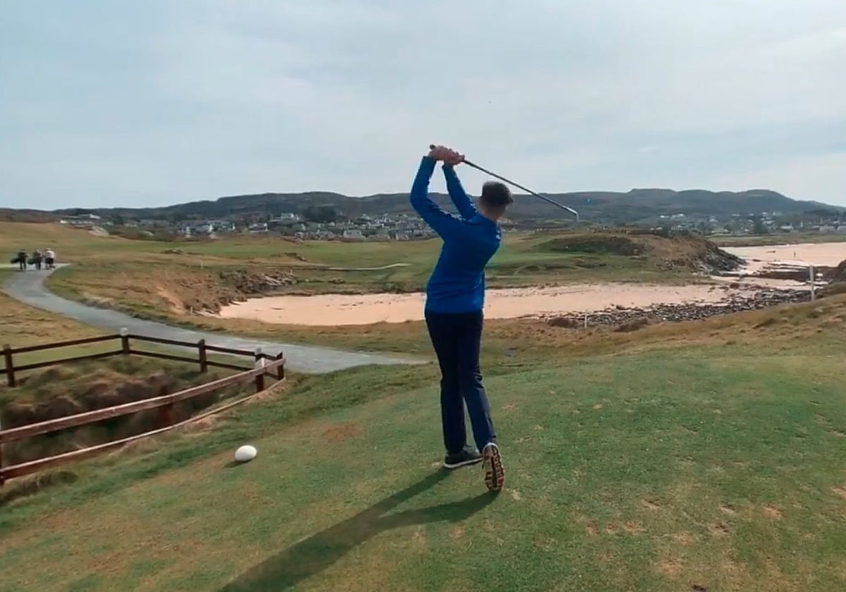 El hoyo 13 de Dunfanaghy tiene un 'green' en isla sobre el Atlántico que es todo un reto para los golfistas
