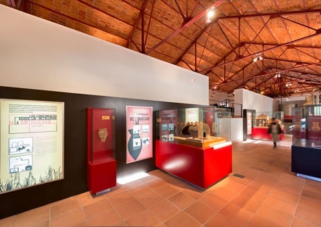 Imagen secundaria 1 - Instalaciones exteriores de las Minas de Almadén (arriba y abajo derecha) y el Museo del Mercurio (abajo izquierda)