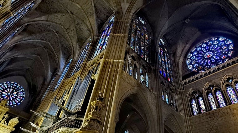 Vidrieras en el interior de la catedral