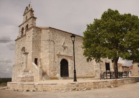 Imagem secundária 1 - Cilleruelo com seus campos de lavanda (acima); Igreja de Santa María de la Torre (abaixo à esquerda); caminhada pelos campos de lavanda (abaixo à direita)