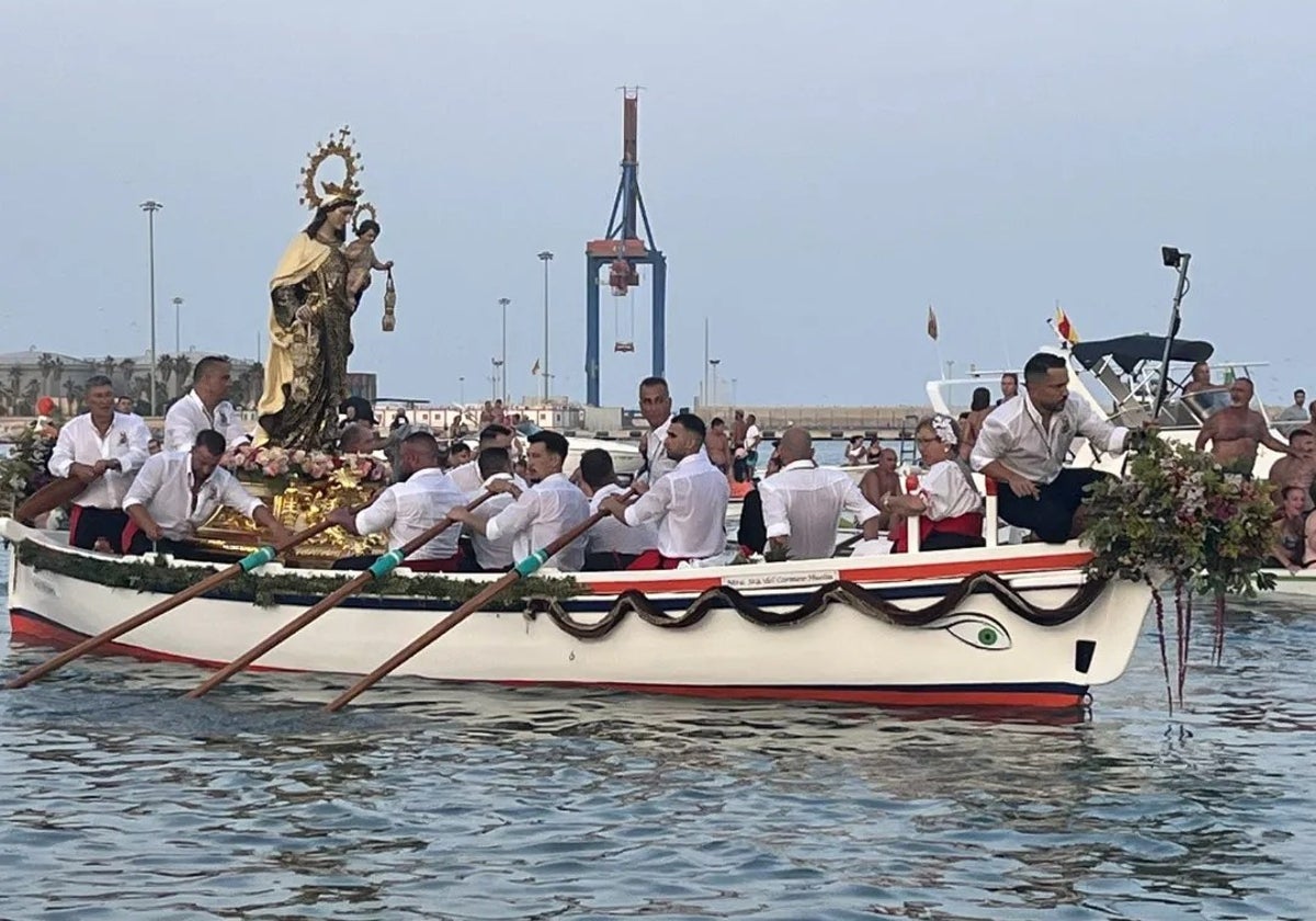 Procesión en barco de la Virgen del Carmen del barrio de Huelin, en Málaga