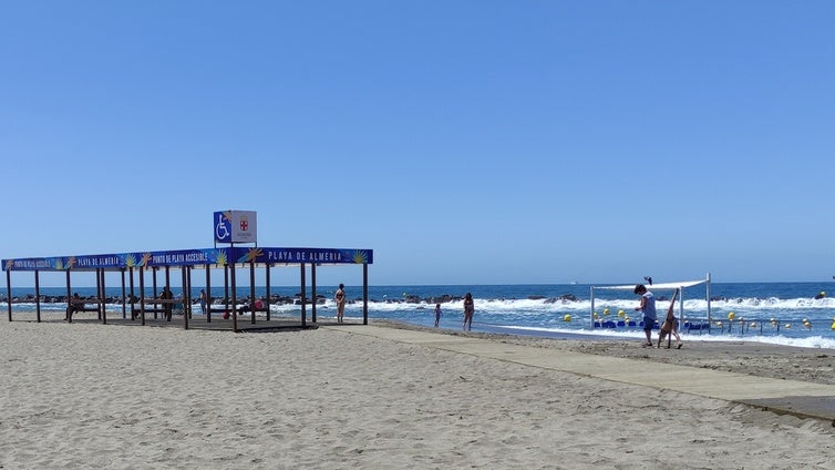 La primera playa libre de humos en España está en Andalucía y es una de las más largas