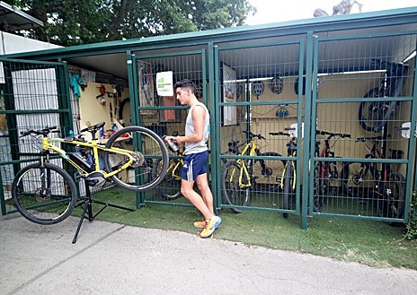 Imagen secundaria 1 - Rutas en bici, paseos en barco y visitas culturales son algunas de las actividades que pueden hacerse en la zona