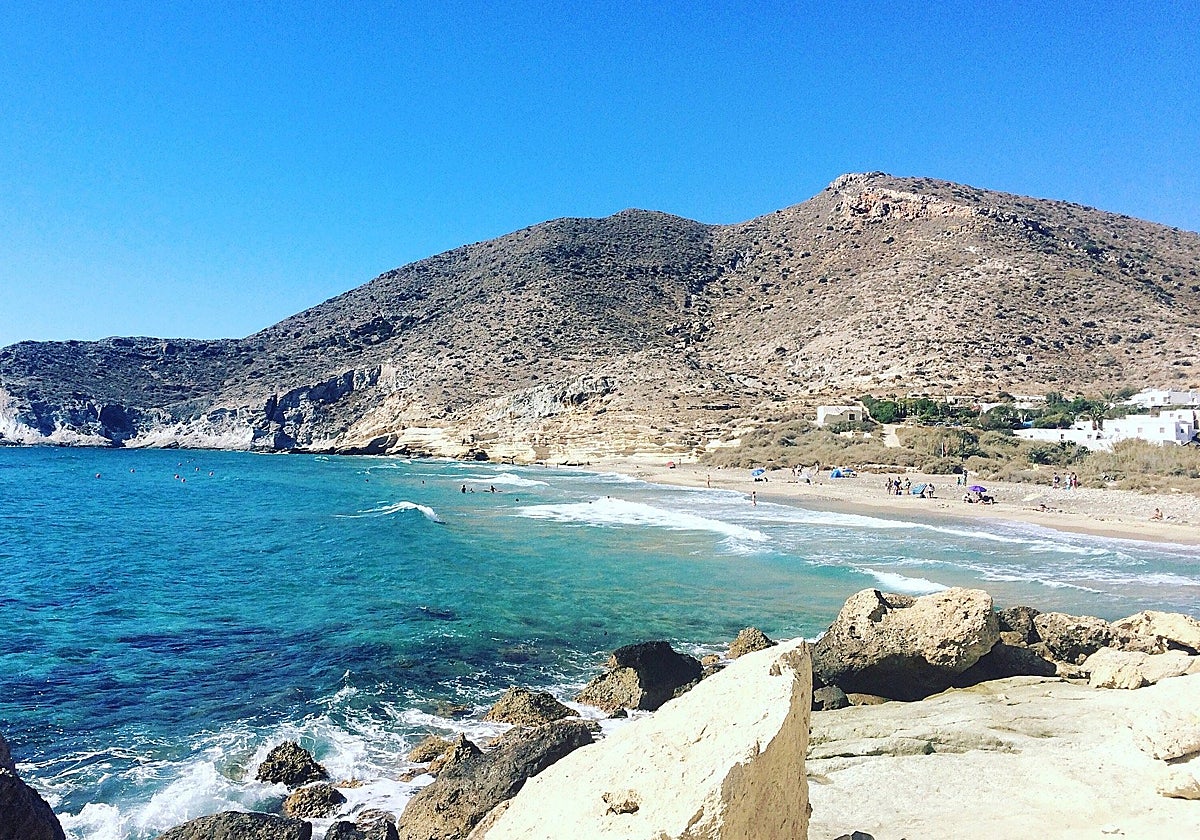 Vista de la cala del Plomo en el Parque Natural Cabo de Gata-Níjar en Almería
