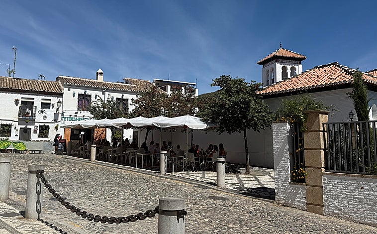 Imagen principal - Calles del Albaicín y Puerta de las Pesas 