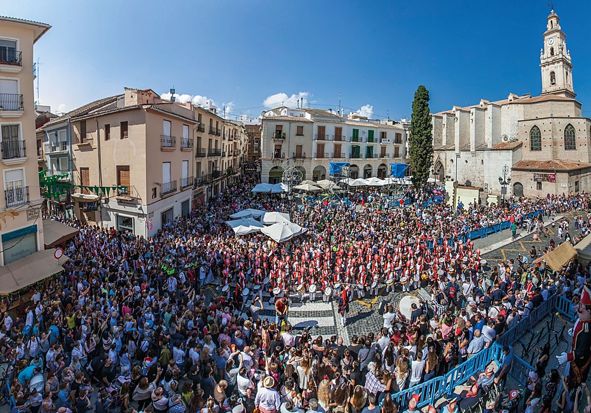La plaza del Ayuntamiento de Gandía durante la celebración de Fira y Festes