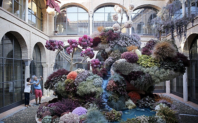 Imagen principal - Imágenes de las instalaciones florales de ediciones anteriores