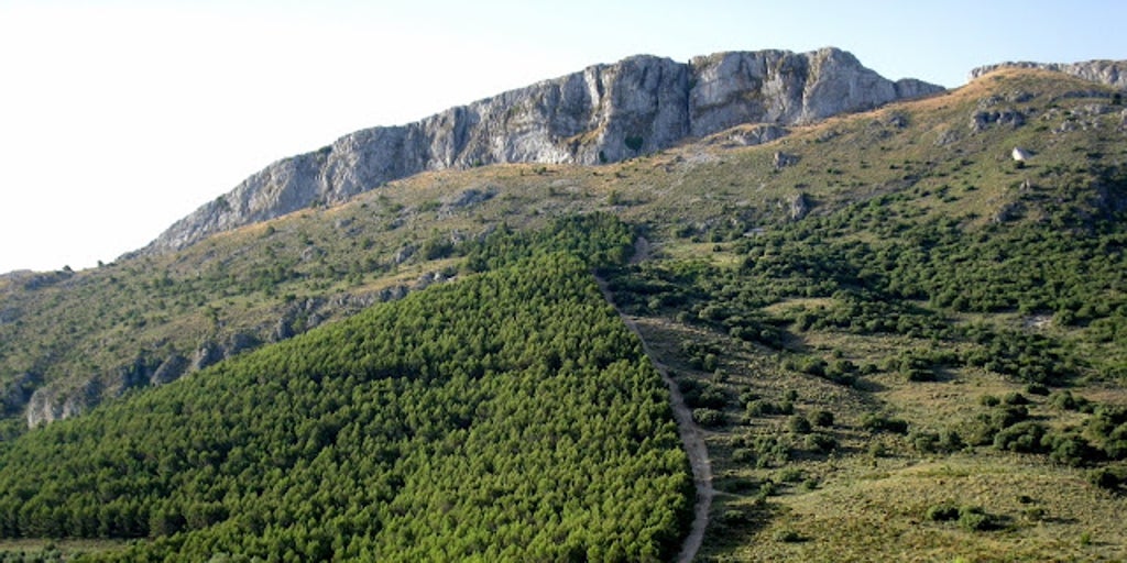 La 'Cresta del Diablo', una de las rutas de montaña con las vistas más bonitas de España