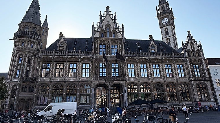 Imagen de la oficina de correos de la plaza de Korenmarkt