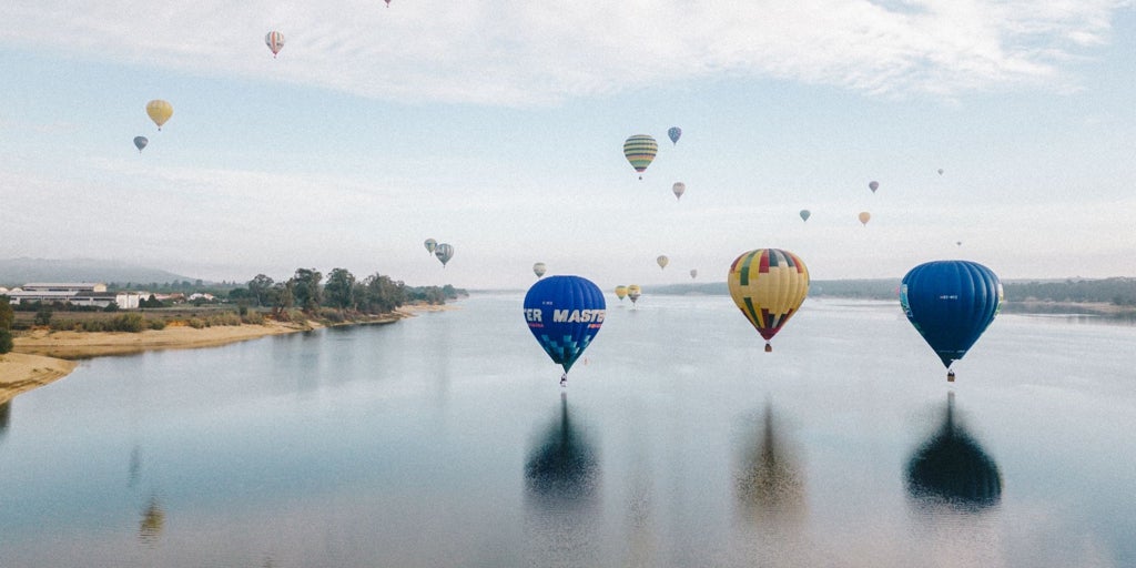 Así es el festival de globos más antiguo de Portugal: un espectáculo en el cielo de Alentejo