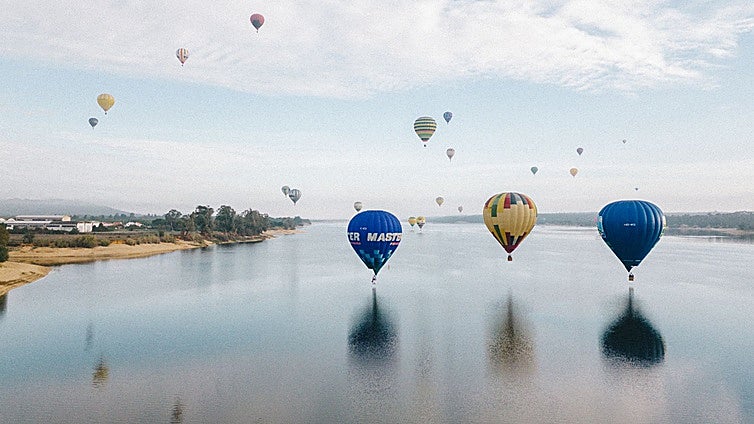Así es el festival de globos más antiguo de Portugal: un espectáculo en el cielo de Alentejo