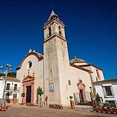 El pueblo 'mágico' a una hora de Sevilla que tiene una plaza de toros rodeada de casas
