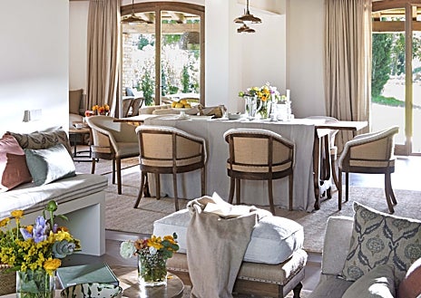 Imagen secundaria 1 - Terraza, sala y piscina del local