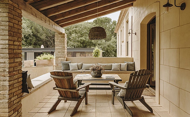 Imagen principal - terraza, salón y piscina.