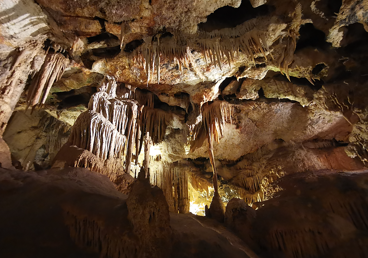 Imagen del interior de las Grutas de Cristal de Molinos, Teruel