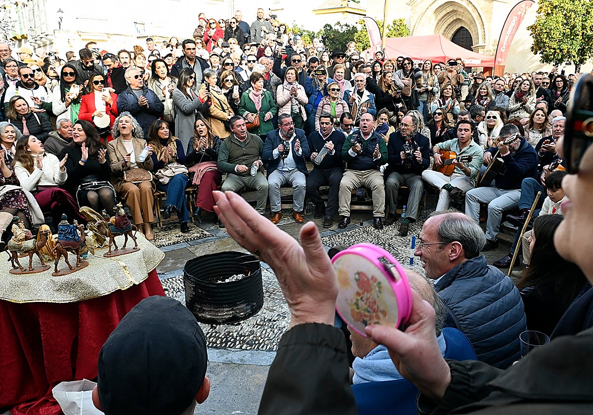 Zambomba típica al aire libre en Jerez de la Frontera