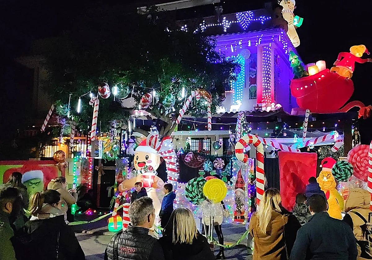 Decoración de la casa de El Grinch en Corrales