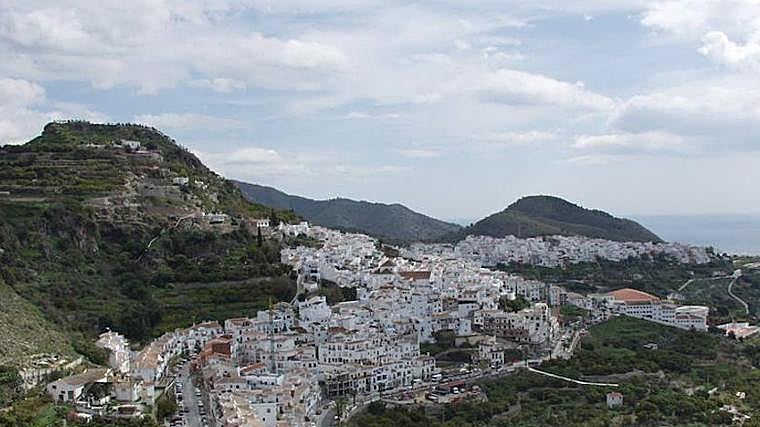 Road that connects Cómpeta and Friligiana