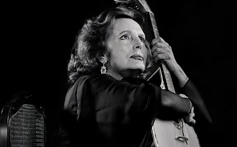 Imagem principal - Imagem de arquivo do artista (topo); o interior da sua casa-museu (em baixo à esquerda) e o chá Ah Amália.