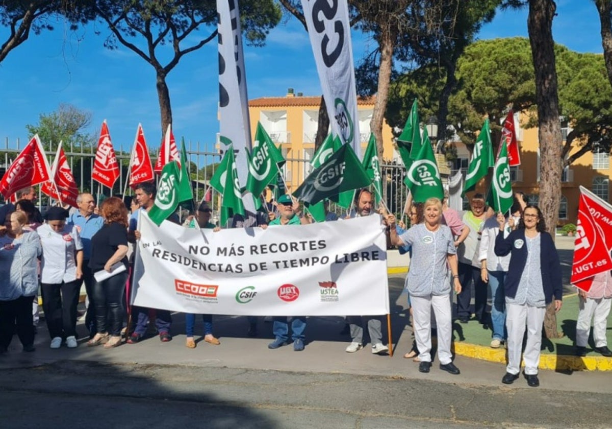 La nueva concentración de CSIF y los trabajadores de la residencia en Punta Umbría