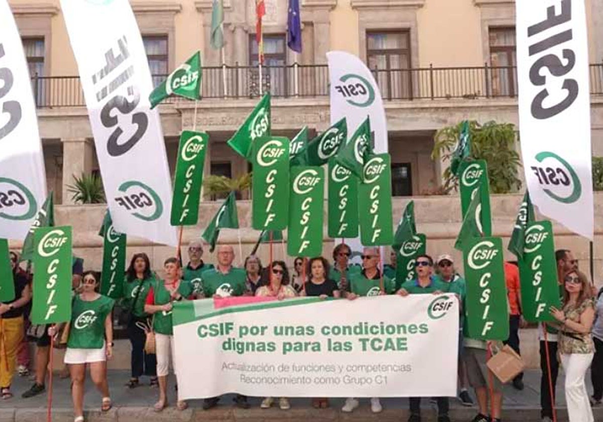 Concentración de CSIF pidiendo mejoras para este colectivo