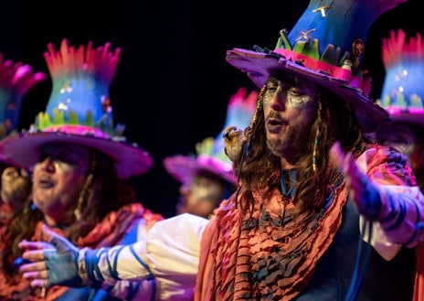 Imagen secundaria 1 - ''Los narcos… una vida peligrosa' y 'Los alquimistas' y 'Vaya porrazo' pasaron por las tablas del Gran Teatro