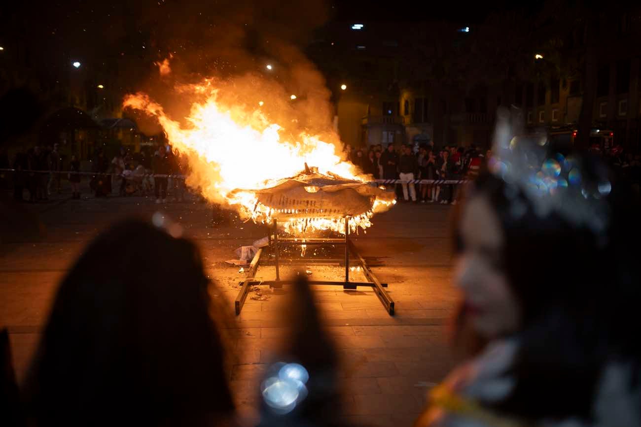 El fuego pone fin al Carnaval Colombino