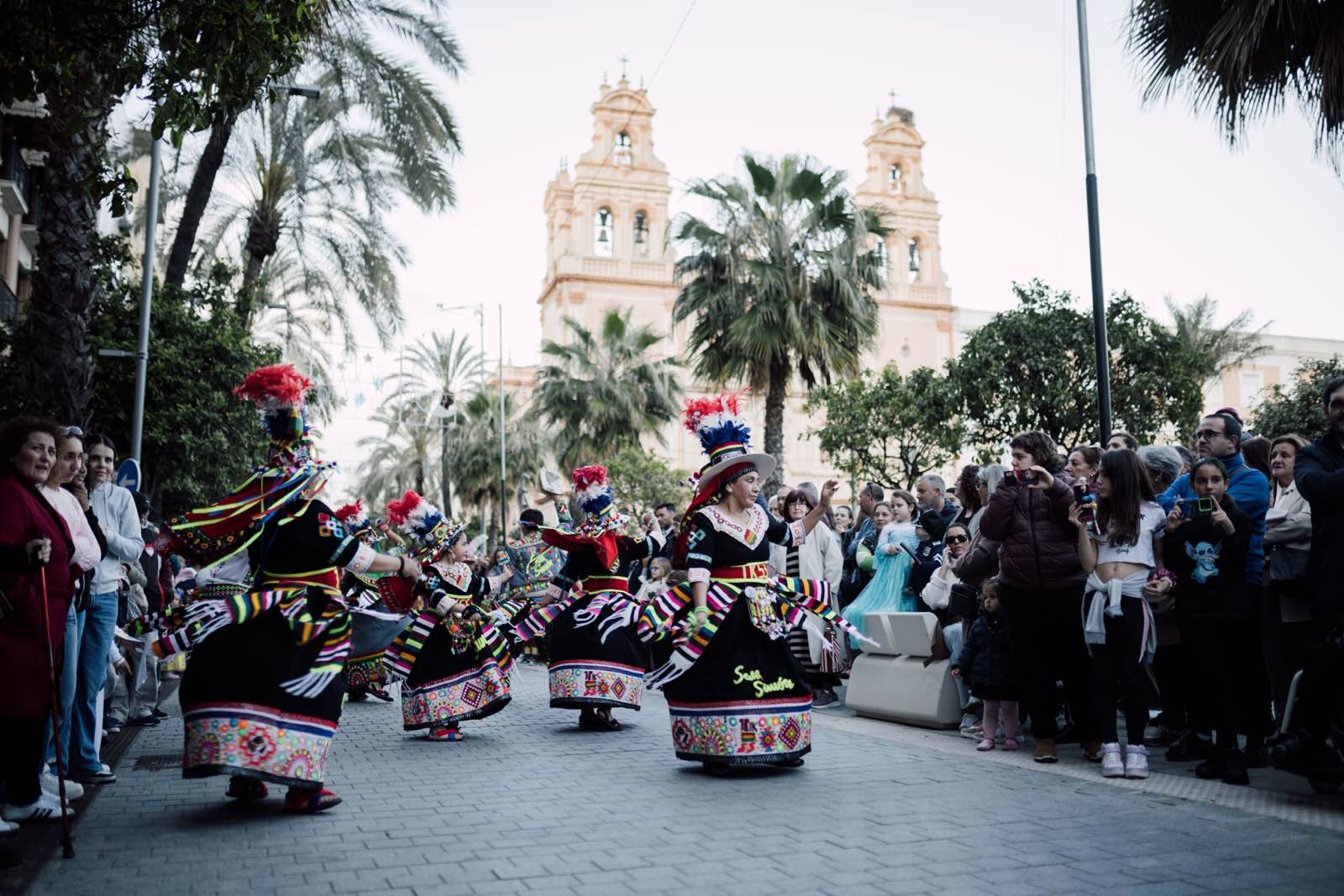 La gran cabalgata del Carnaval Colombino, en imágenes